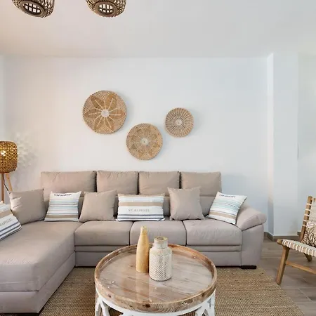Design House 150m From Vistas